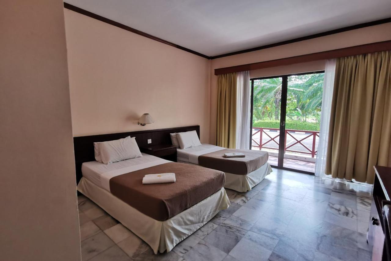 Oyo 89972 Borneo Paradise Beach Hotel Kinarut Exterior photo