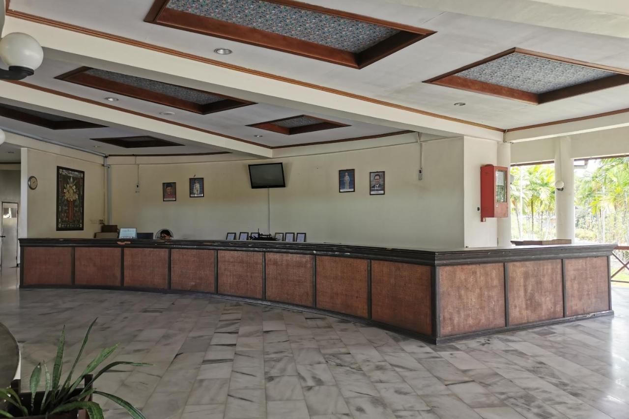 Oyo 89972 Borneo Paradise Beach Hotel Kinarut Exterior photo